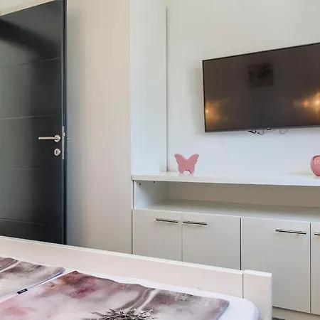 Gorgeous In With Kitchen