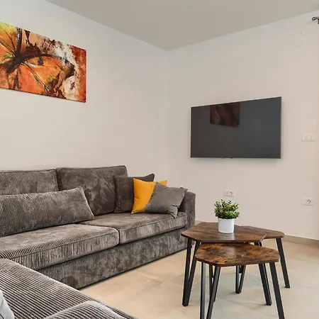 Gorgeous In With Kitchen Semesterbostad