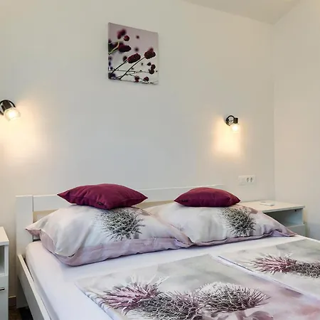 Gorgeous In With Kitchen Semesterbostad Galižana