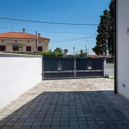 Gorgeous In With Kitchen Semesterbostad