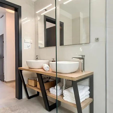 Gorgeous In With Kitchen Semesterbostad