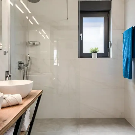 Gorgeous In With Kitchen Semesterbostad