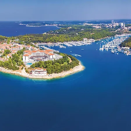 Semesterbostad Gorgeous In With Kitchen