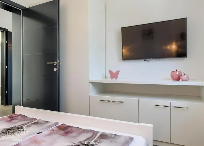 Gorgeous In With Kitchen